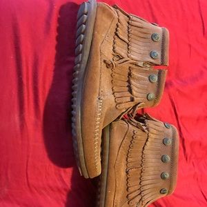 Minnetonka moccasins(pending sale)